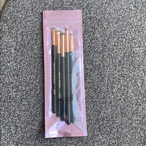 🎇reserved🎇 MOTD eye brush set